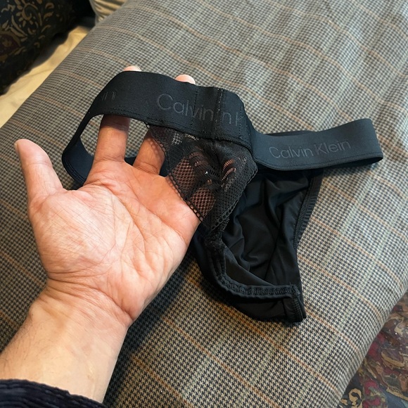 Calvin Klein Black lace thong- size small - Picture 13 of 13